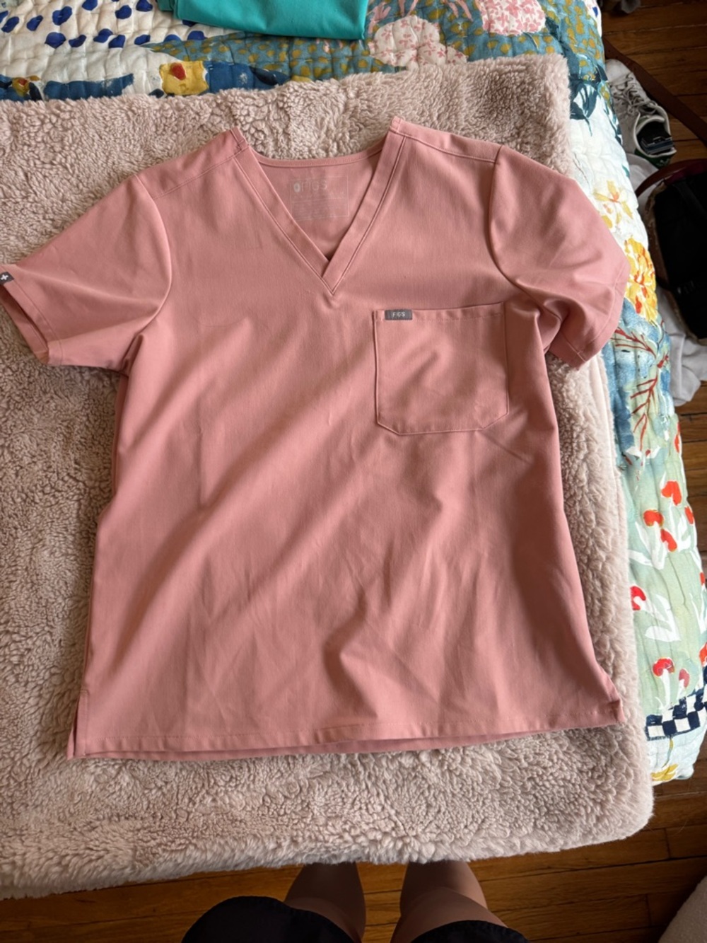 Figs Women's V-Neck Scrub Top in Dusty Pink